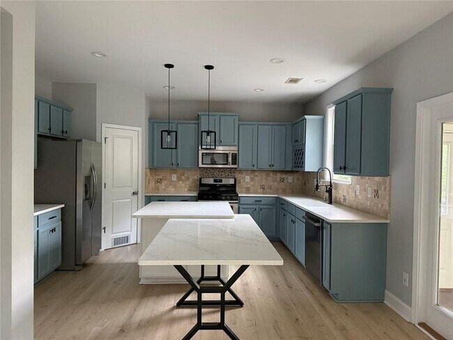Building Photo - 307 Ashgrove Ct