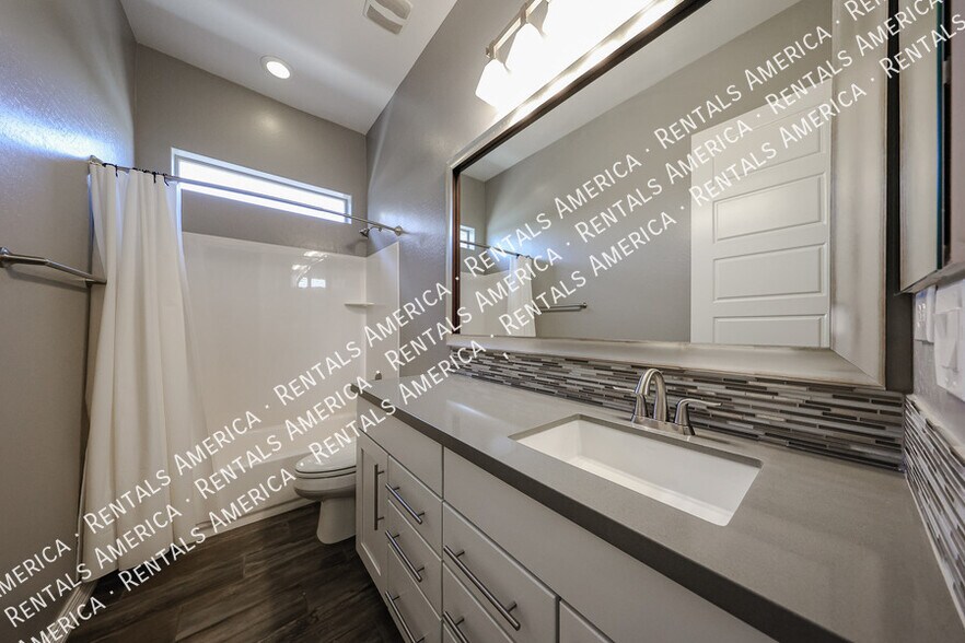 Building Photo - 5833 S Wilson Way