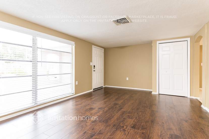 Building Photo - 9141 Lunar Ln