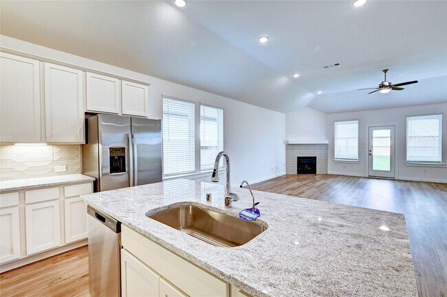 Building Photo - 8403 Oceanmist Cv Dr