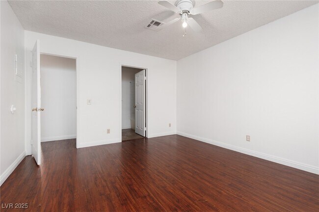 Building Photo - 5576 W Rochelle Ave.