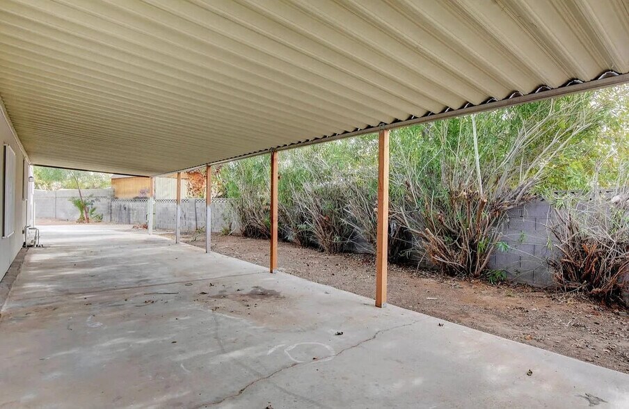 Building Photo - 136 Sir Thomas Dr