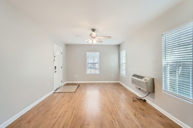 Building Photo - 224 E Boyd St