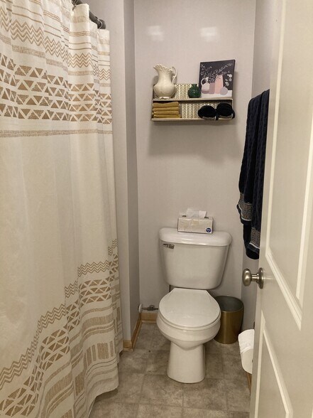 second full bathroom - 906 SE Crossings Ln