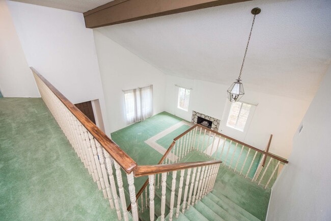 Building Photo - Rose Hills