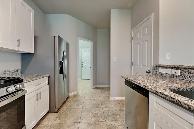 Building Photo - 6602 Albion Cresent Dr