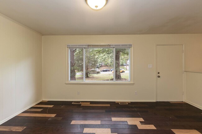 Building Photo - 817 S Plum St