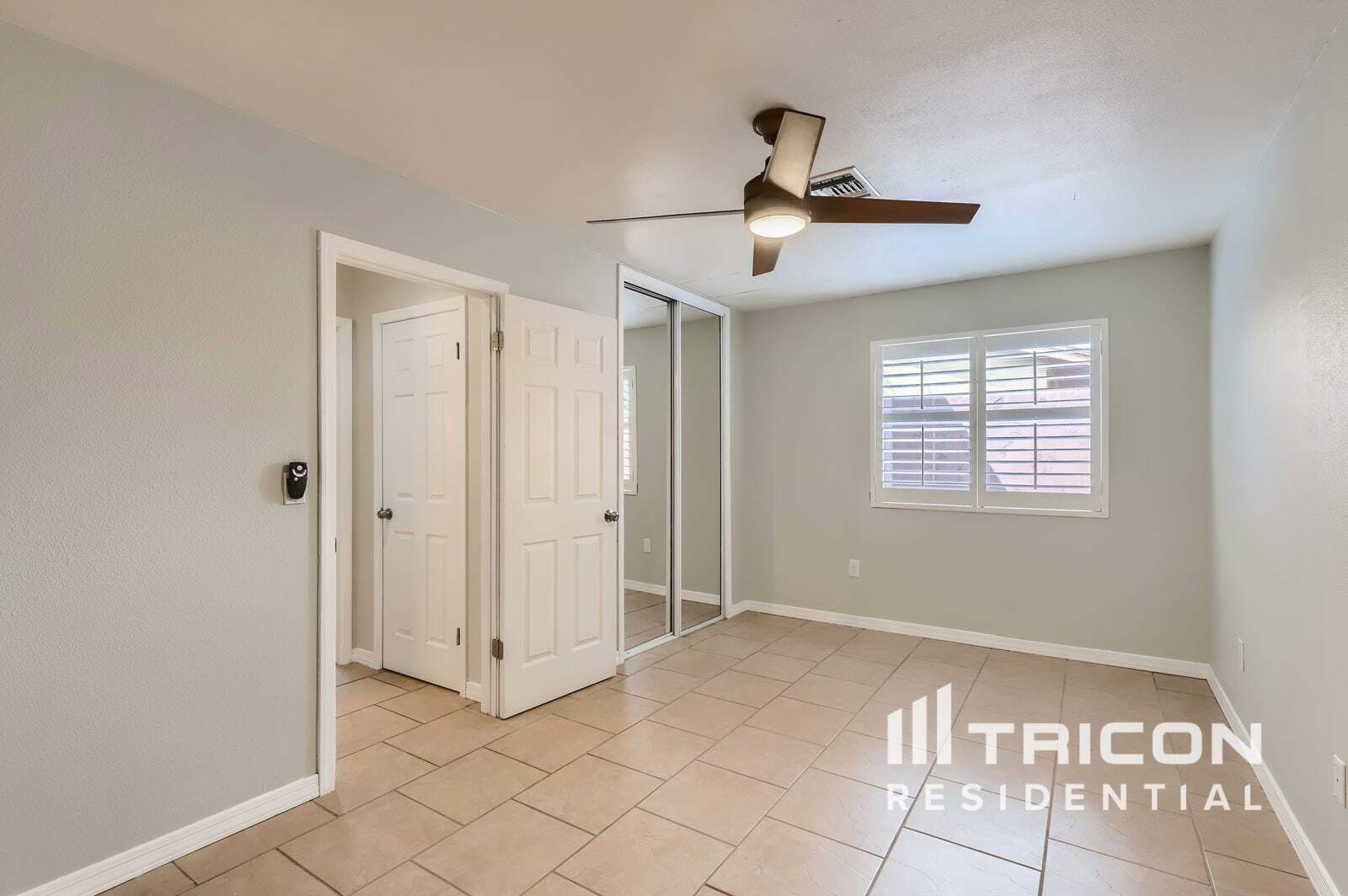 Building Photo - 2108 W Hermosa Dr