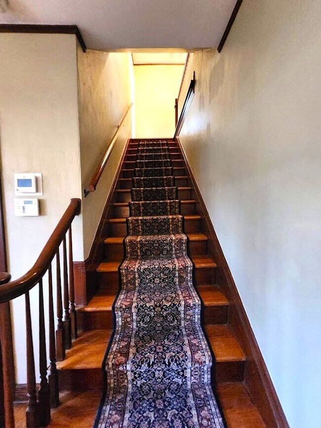 Building Photo - 3 Bed 2.5 Bath Plus ADU in Gatewood Add NW OKC