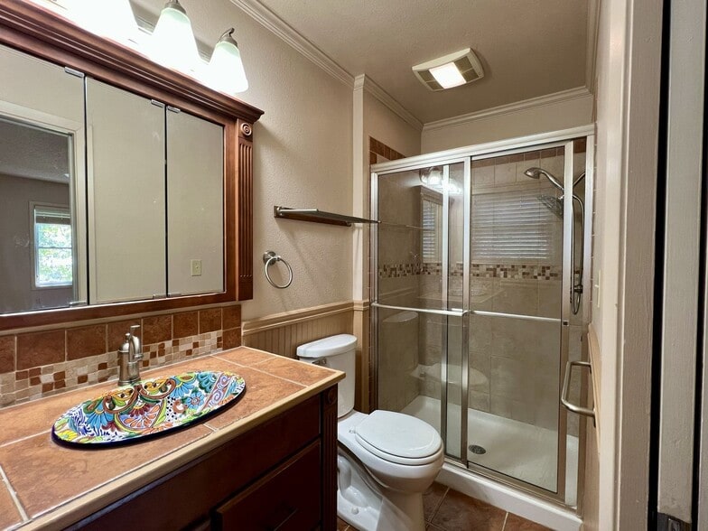 Building Photo - 223 S Gunther St