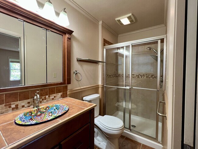 Building Photo - 3 Bedroom Home in Greenwood!