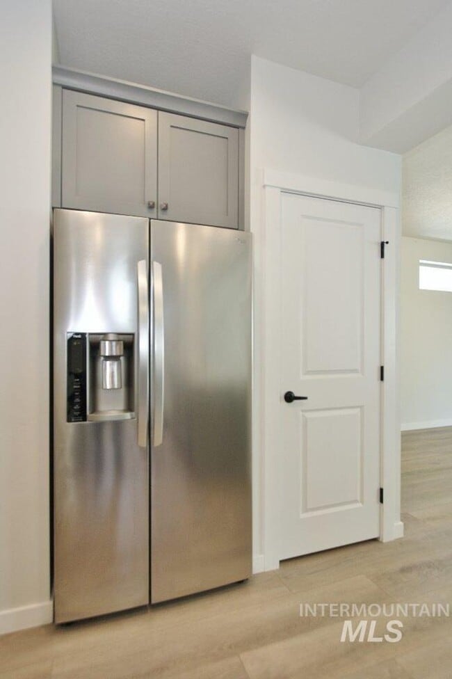 Building Photo - Gorgeous, Sparkling Clean Home, 15 Minutes...
