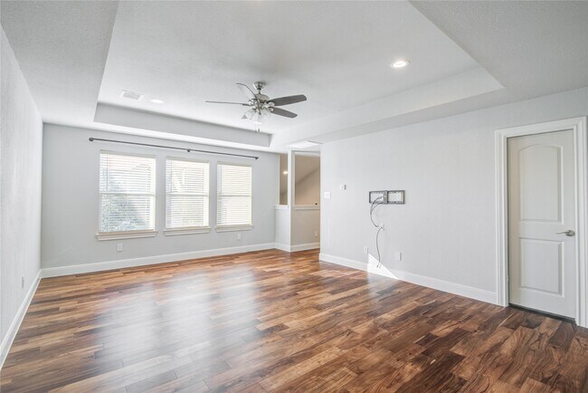 Building Photo - 135 Bella Luce