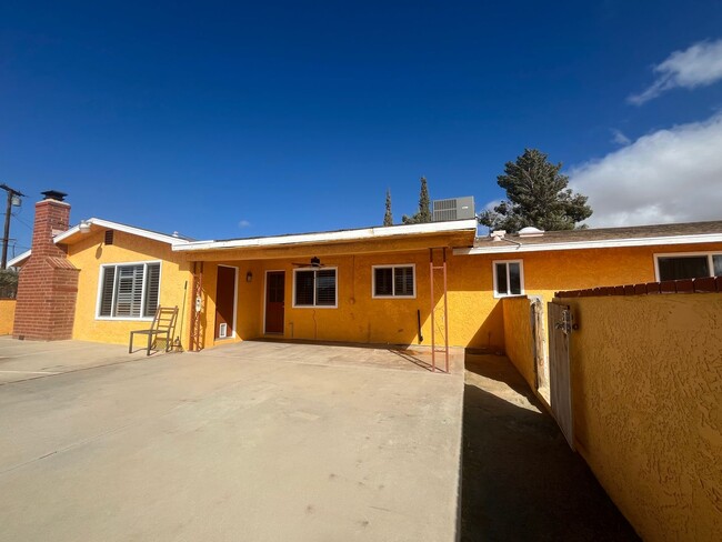 Building Photo - 3 bedroom plus BONUS Room 2 bath home in H...