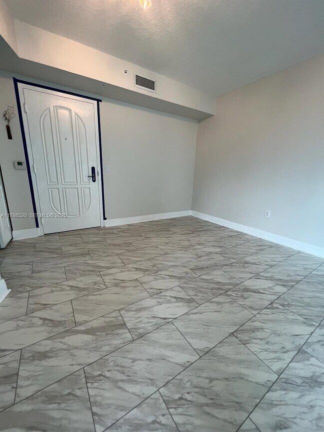 Building Photo - 3370 Hidden Bay Dr