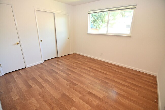 Building Photo - 1295 Flora Ave