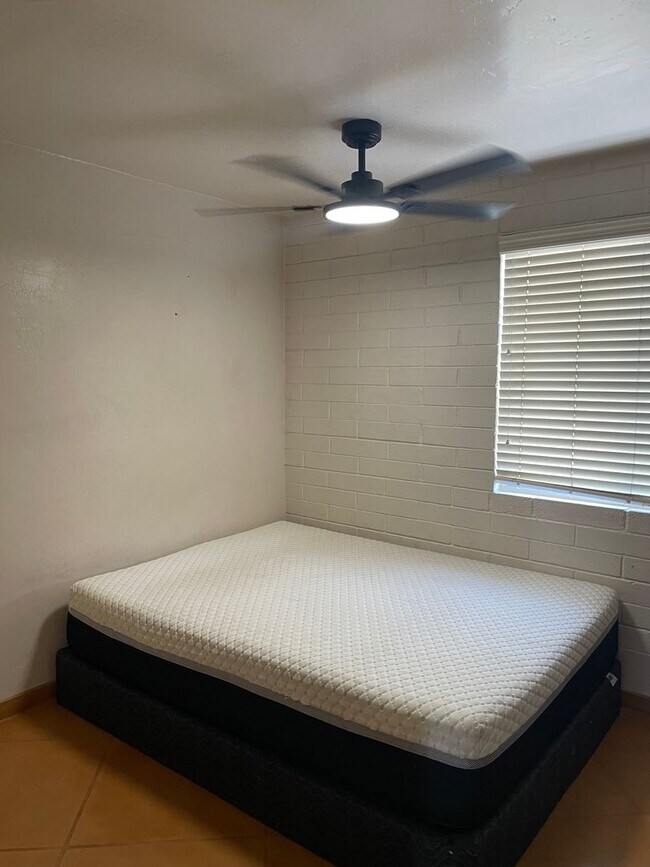 Building Photo - Pre-Leasing for August 1st!! Lovely 3 Bedroom Condo!! Close to the University of Arizona!! Perfec...