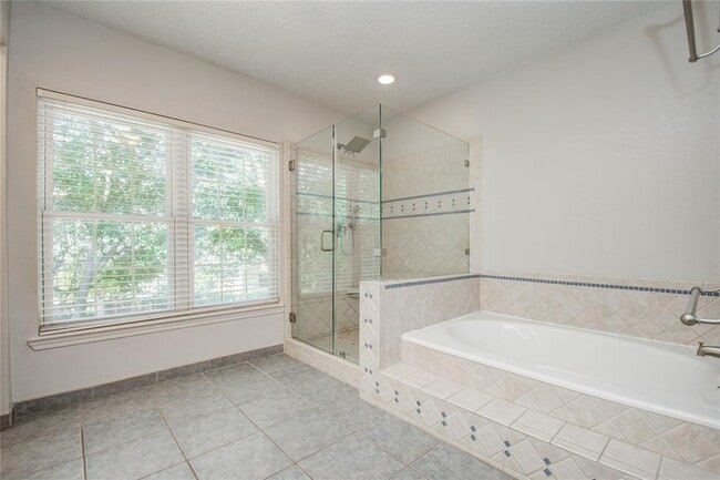 Building Photo - 7803 Maple Brook Ln