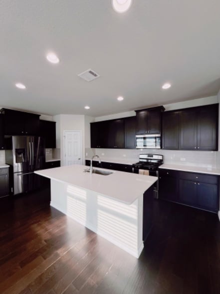 Building Photo - 7517 Saginaw Dr