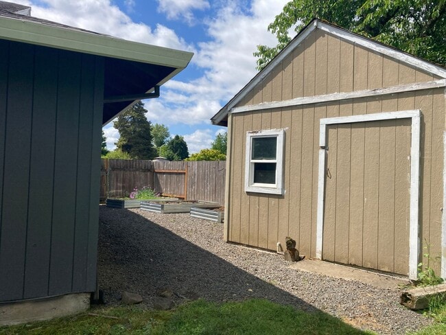 Building Photo - Single Level Ranch Home in Newberg