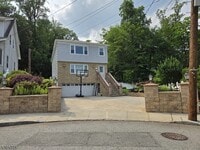 Building Photo - 33 Park Dr N