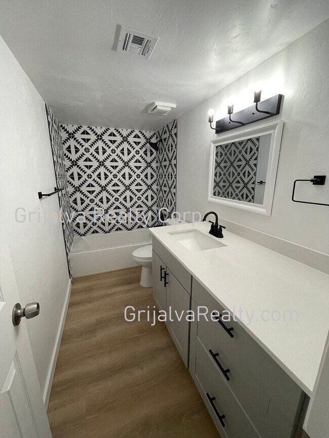 Building Photo - 2515 N Geronimo Ave