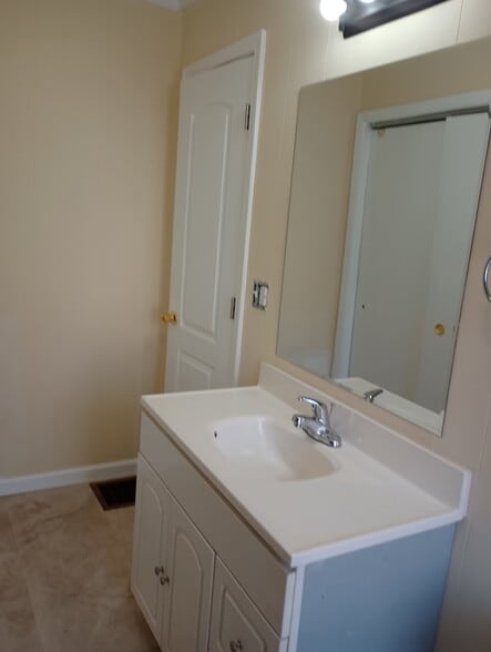 Building Photo - 108 E Chilhowie Ave