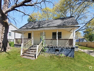 Building Photo - 26 Saco St