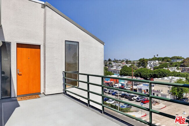 Building Photo - 2930 Neilson Wy