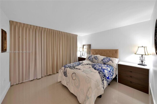 Building Photo - 2 bedroom in Sunny Isles Beach FL 33160