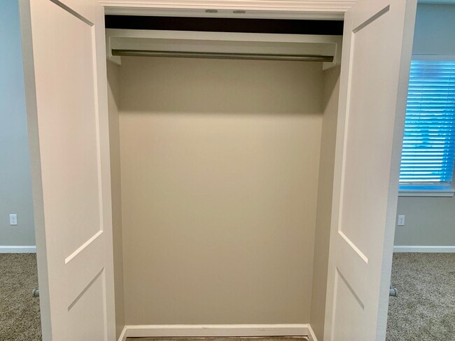 Building Photo - 3 bed/ 2 bath Townhome!!!