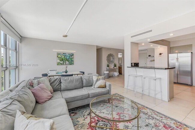 Building Photo - 5055 Collins Ave