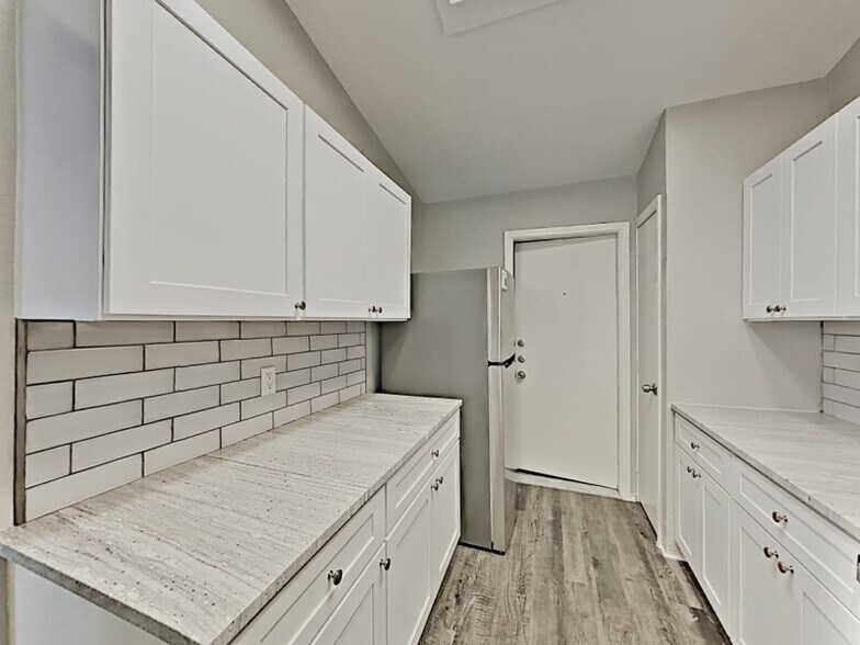 Building Photo - 206 Kalmia Dr