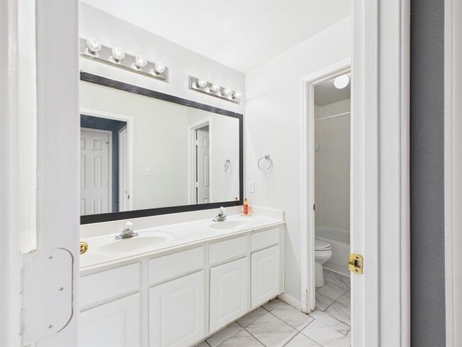 Building Photo - 27116 Monarch Woods Dr