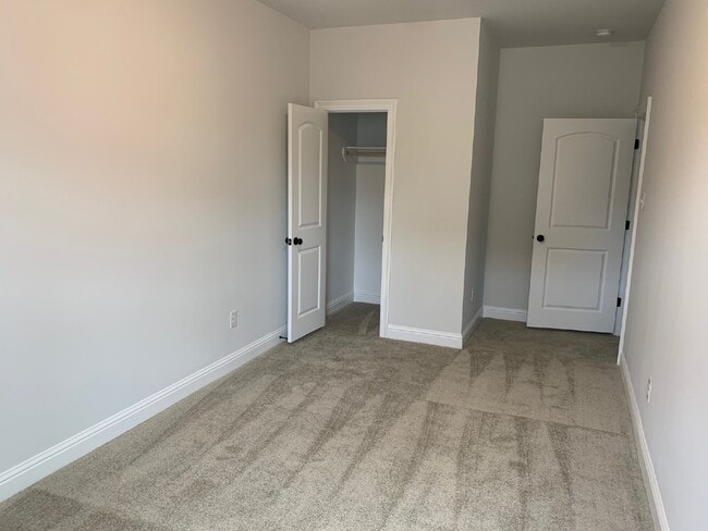Building Photo - The Cottages at University Villas 3 bedroom 2.5 bath townhouse for Lease!