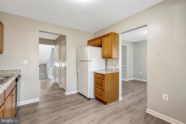 Building Photo - 7065 Leewood Forest Dr