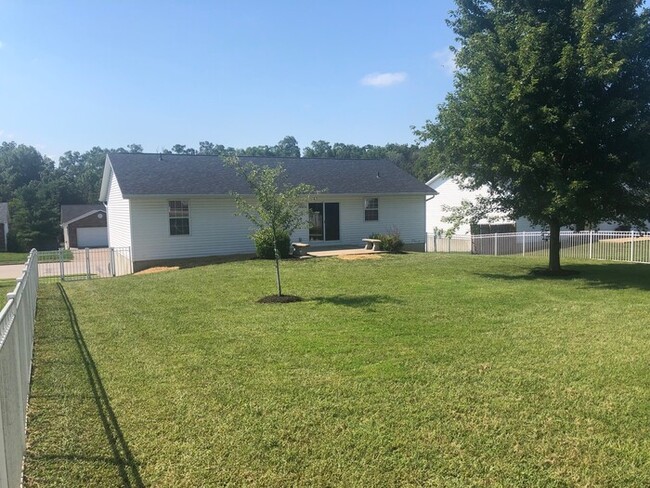 Building Photo - Three Bedroom 3 Bath Home!!