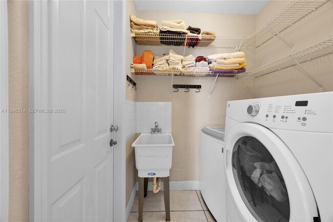 Building Photo - 16000 SW 91st Ct