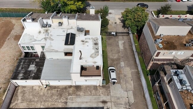 Building Photo - 6019 Winsome Ln