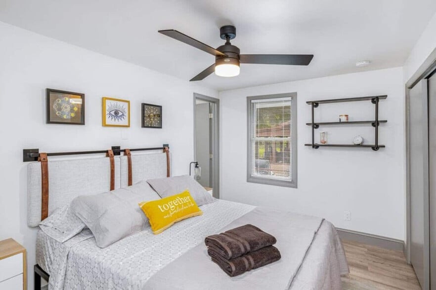 Building Photo - 1629 N Goldenrod Rd