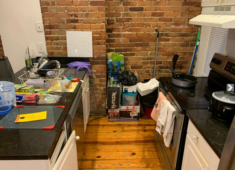 Building Photo - 214 Hemenway St