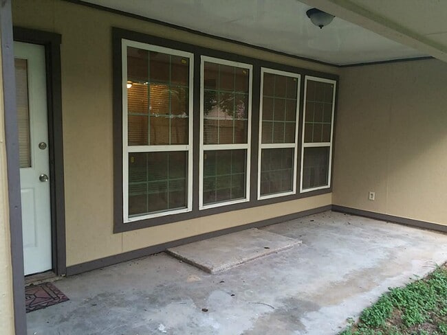 Building Photo - 16826 Rippling Mill Dr