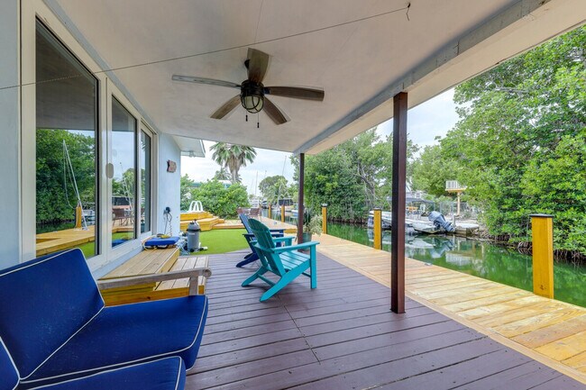 Building Photo - 205 Pirates Dr