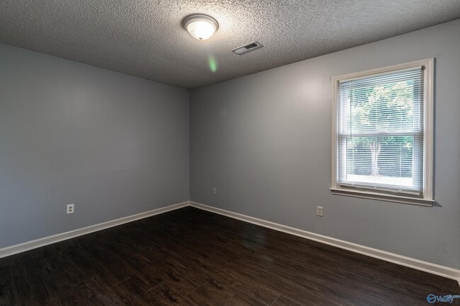 Building Photo - 313 Red Oak Rd