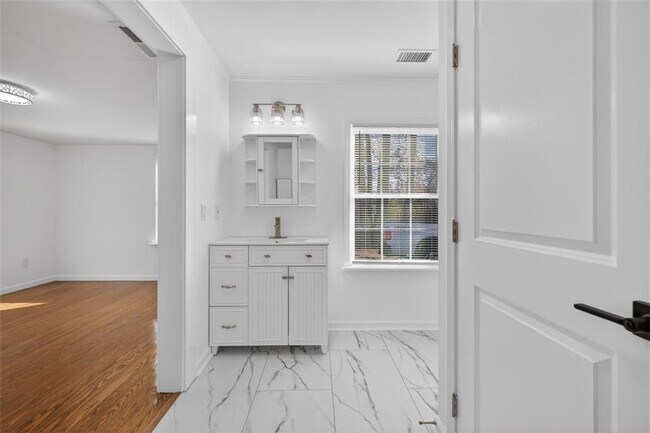 Building Photo - 240 E 5th Ave