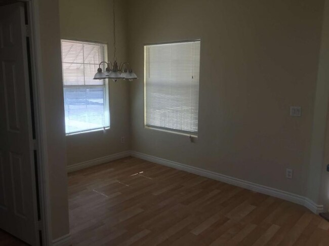 Building Photo - 2 bedroom in PHOENIX AZ 85041