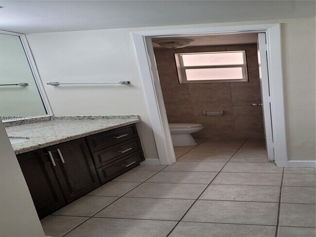 Building Photo - 7430 Miami Lakes Dr