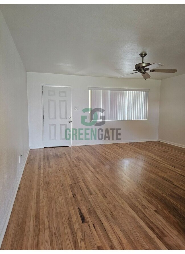 Building Photo - AVAILABLE NOW!! 3 Bedroom 2 Bath Home in Tracy!