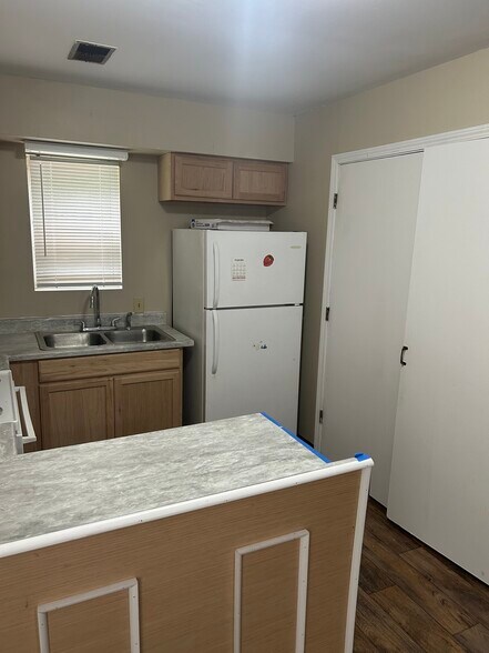 Building Photo - 214 Hudson Dr