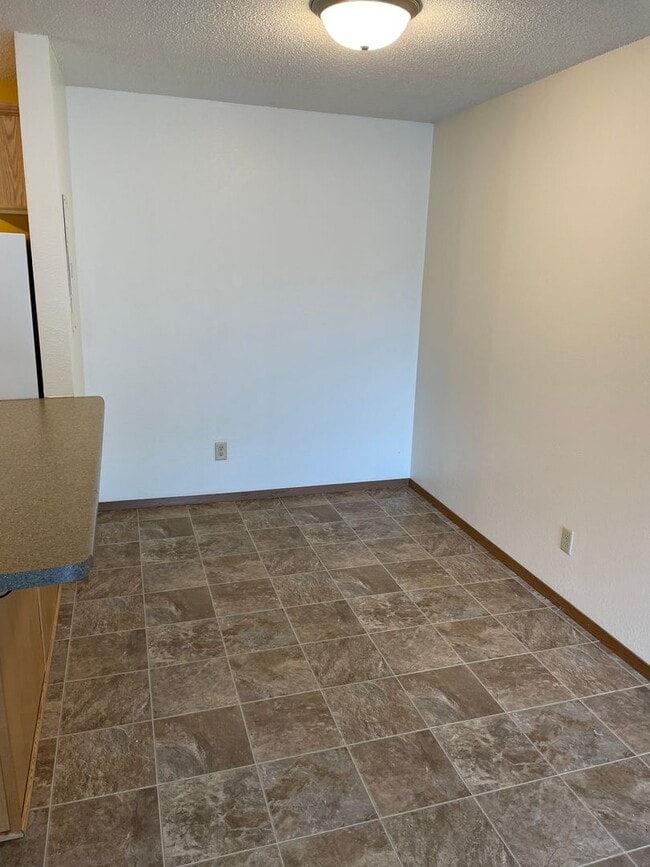 Building Photo - FIRST MONTH FREE RENT WITH SIGNED 12 MONTH LEASE